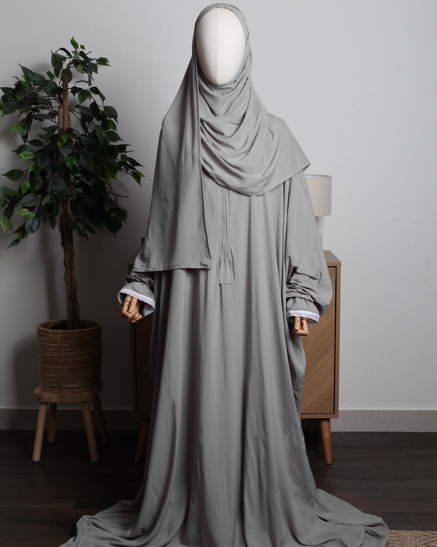 رمادي 🩶